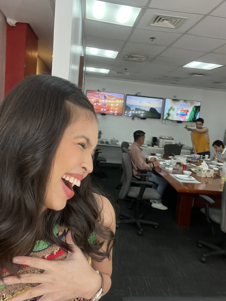 Happy Friday, Dabarkads! 

Love,
<a href="/mainedcm/">Maine Mendoza</a> cute ❤️