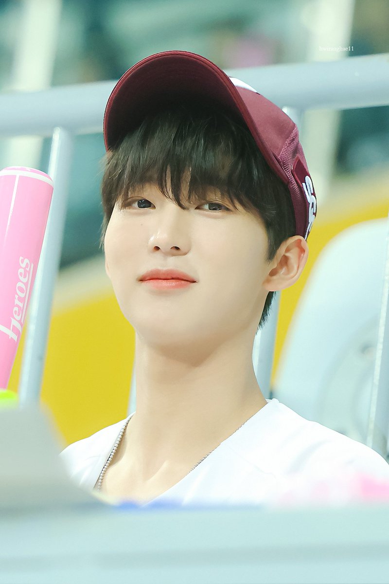 hwiranghae11's tweet photo. 230705 #tnx #은휘 #hwi
시구 또 해요..⚾️ https://t.co/FMFw2VUUQh