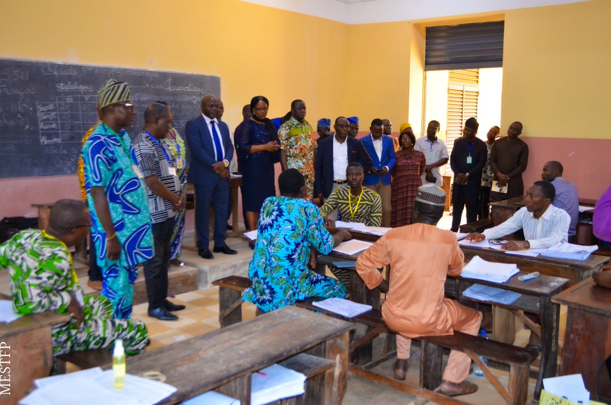 KouaroYves's tweet photo. Visite des centres de correction du Bac session de juin 2023 étape de Cotonou et de Porto-Novo, avec ma collègue de l'enseignement supérieur.
https://t.co/9As81MSWGP https://t.co/zrQ6H5hZTh