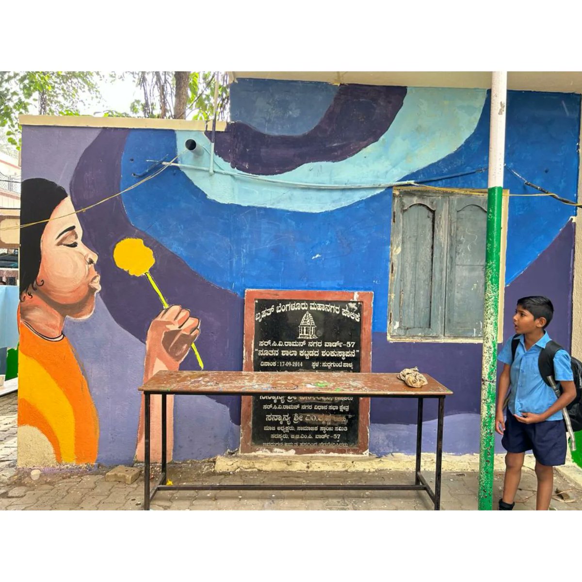 schoolbellvoice's tweet photo. Spreading colors and smiles with the School Bell Forum of Campus 2 Community!
We joined forces with amazing volunteers from Google India to paint the Government School in SG Palya. Together, we're transforming learning spaces and creating a brighter future for these young minds. https://t.co/VwJ4mUMsi5