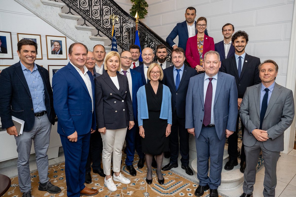EPriseajniuc's tweet photo. We are on a visit in Brussels, organised by @IRIglobal with support of @USAID 
Among the important visits, there is also the one at the @US2EU. 
Warm welcome from @KellyAdamsSmith the Deputy Chief of Mission, Open Murphy and Katy Bondy https://t.co/FqJ3cxoVhh