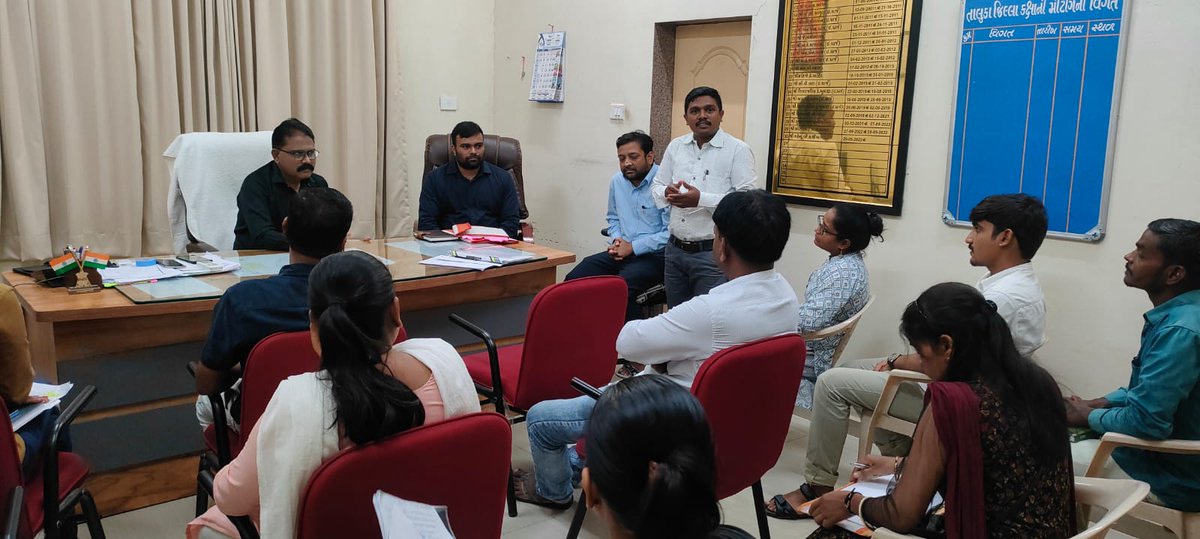 આજ રોજ SBM/ G/અંતર્ગત તા પં ધરમપુર ખાતે ઘન કચરા ના વ્યવસ્થાપન માટે TDOશ્રી ધરમપુર ના અધ્યક્ષ સ્થાને તા પં ધરમપુર ખાતે DC SBM-G, SWM, કન્સલ્ટન્ટ, SBM સ્ટાફ, અતુલ ફાઉન્ડેશન , સરપંચશ્રી ઓ દ્વારા (તા પંચાયત, ગ્રાપં  અતુલ ફાઉન્ડેશન) ના સંયુક્ત ત્રીપક્ષીય કરાર MOU કરવામાં આવ્યા.