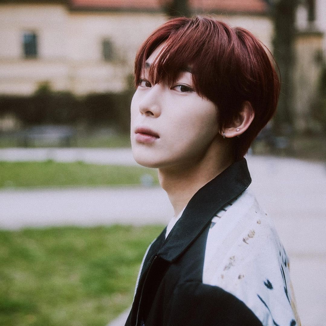jliemsssss's tweet photo. sunsun au
the rain before it falls

a province boy (sh) who left his smaller, quieter town to move to a bigger, flashing street, louder city to pursue his dream. ano kaya ang magiging buhay niya sa maynila when he met the conyo at maarteng city boy who loves bar and loud places? https://t.co/V7xvuJgovU