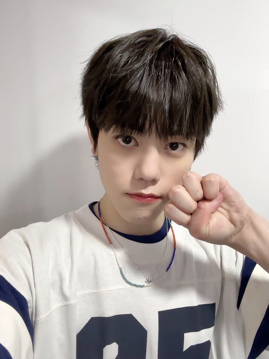 NFlyingofficial's tweet photo. [STAFF DIARY] ♥Happy Hun Day♥

⚡ https://t.co/0lGkQOGcNm

#NFlying #엔플라잉 #차훈 #ChaHun #HappyHunDay https://t.co/odX7ZpPCVz