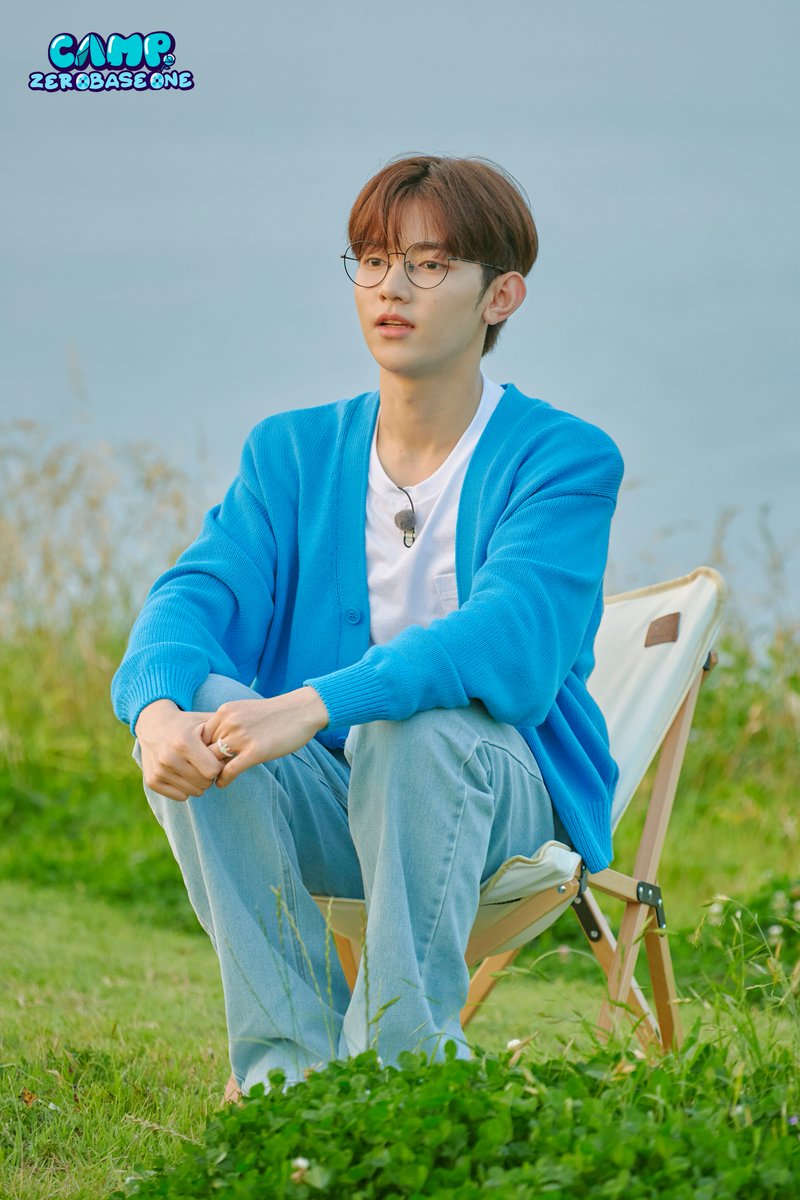 MnetKR's tweet photo. [#캠프제로베이스원] 제주도 CAMPING BEHIND PHOTO 📸

청량 맛집 ZEROBASEONE이 제주도를 만났을 때...💙

〈캠프 제로베이스원〉

-
#ZEROBASEONE #ZB1
#제로베이스원
#CAMPZEROBASEONE https://t.co/VlCx3rjaXF