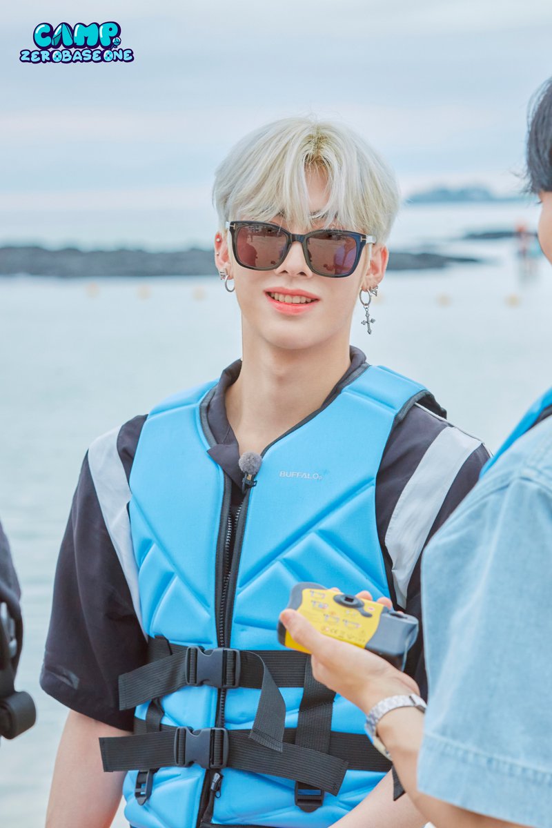 MnetKR's tweet photo. [#캠프제로베이스원] 제주도 CAMPING BEHIND PHOTO 📸

청량 맛집 ZEROBASEONE이 제주도를 만났을 때...💙

〈캠프 제로베이스원〉

-
#ZEROBASEONE #ZB1
#제로베이스원
#CAMPZEROBASEONE https://t.co/QYit4srL5O
