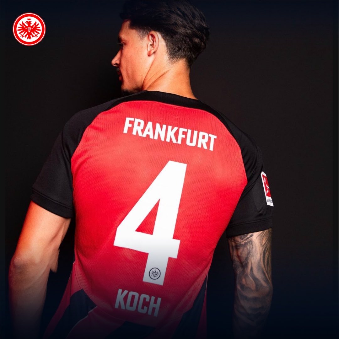 eintracht_jp's tweet photo. #コッホ の背番号は4️⃣番に決定🧑🏼🍳🦅
#SGE | #ItsCooking | #アイントラハト | #フランクフルト | #ブンデスリーガ https://t.co/9KVhj9NjDr