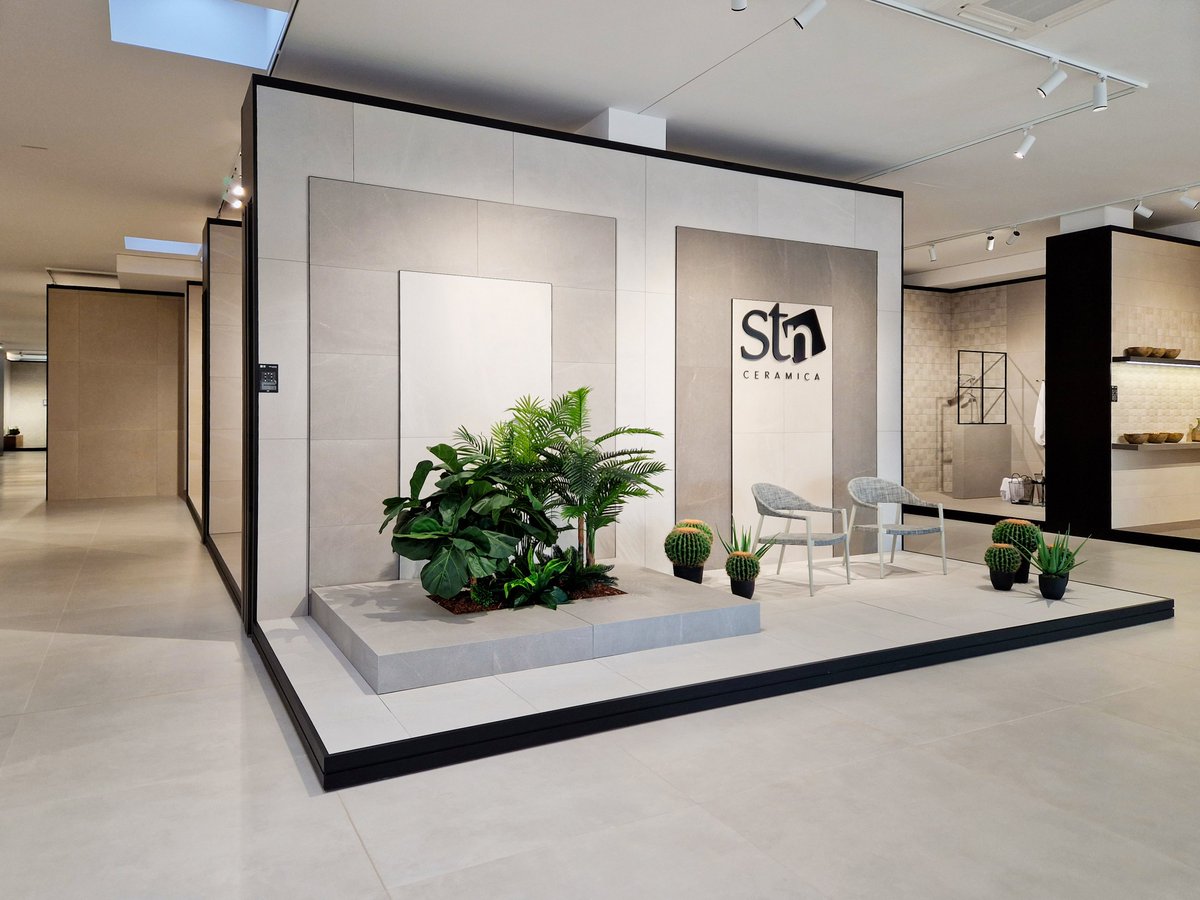 inscaOficial's tweet photo. 📢¡Descubre la exposición de STN, una experiencia inmersiva en el mundo de la decoración cerámica!
💡Fruto de la colaboración del departamento de marketing de #STN y del de #INSCA.
#ImmersiveExperience #InteriorDesign #CeramicExhibition #ExclusiveCollections
#InnovativeDesign https://t.co/YpEIEdYmSy