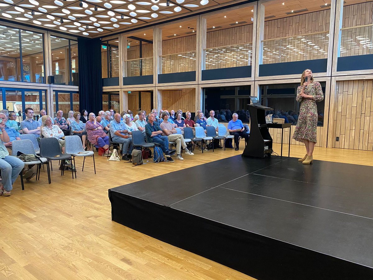 Duinbehoud's tweet photo. Voor de inhoudelijke bijeenkomst van Dag van de Duinen 2023 kwamen drie sprekers hun onderzoek, ervaringen en visies op het gebied van begrazing in de duinen presenteren. Bekijk de presentaties hier: https://t.co/8VhcfKdRF1

#dagvandeduinen #koesterdekust #grazers https://t.co/pnbj7AhLz2
