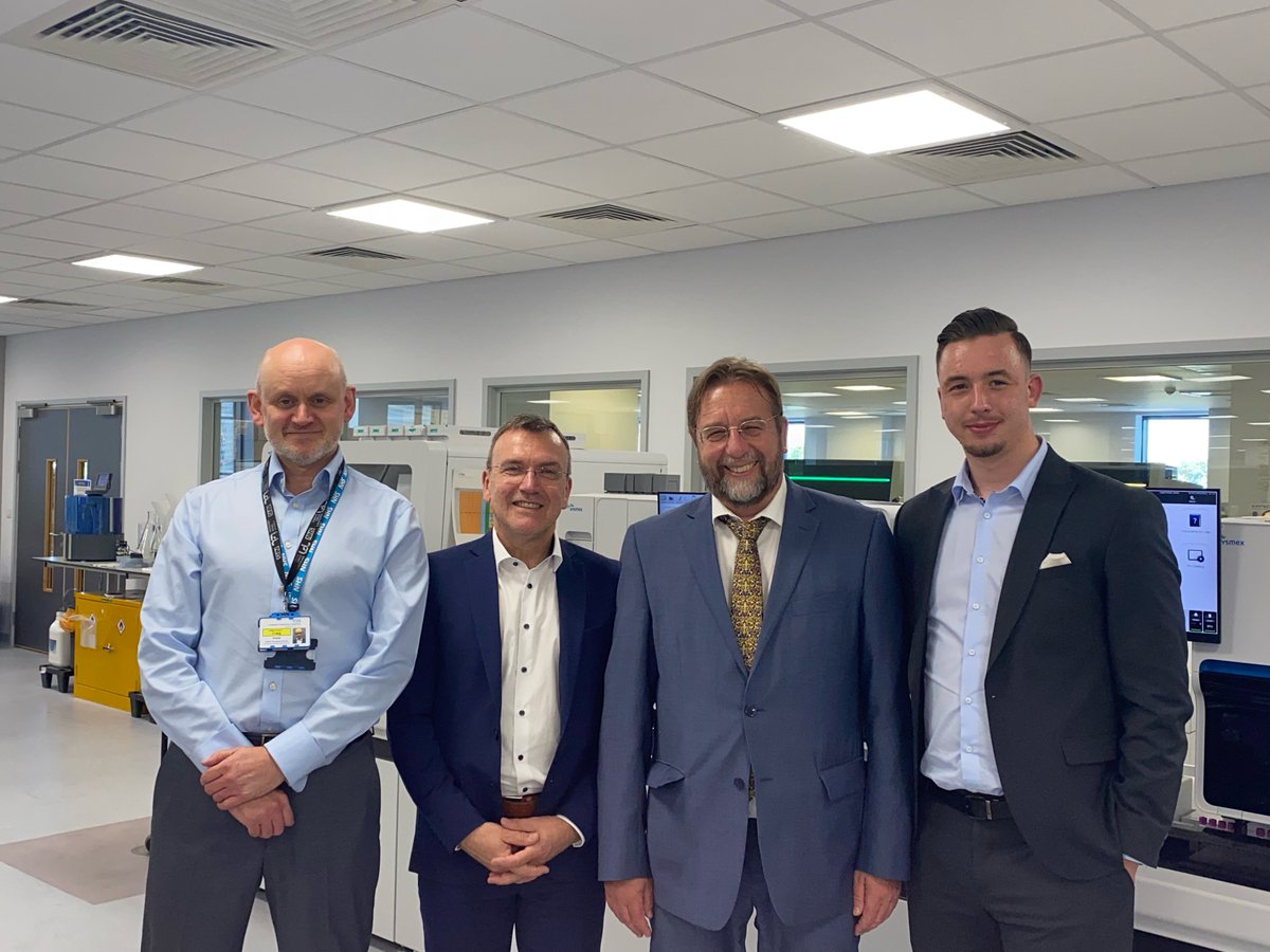 lplclinlabs's tweet image. This week we've had a visit from Diabots, the inventors of the world's first #RoboticsLaboratory🔬
It was great to meet the team and show them round our state of the art labs at our four sites 😊
Find out more about their work here: diabots.de
#LCL