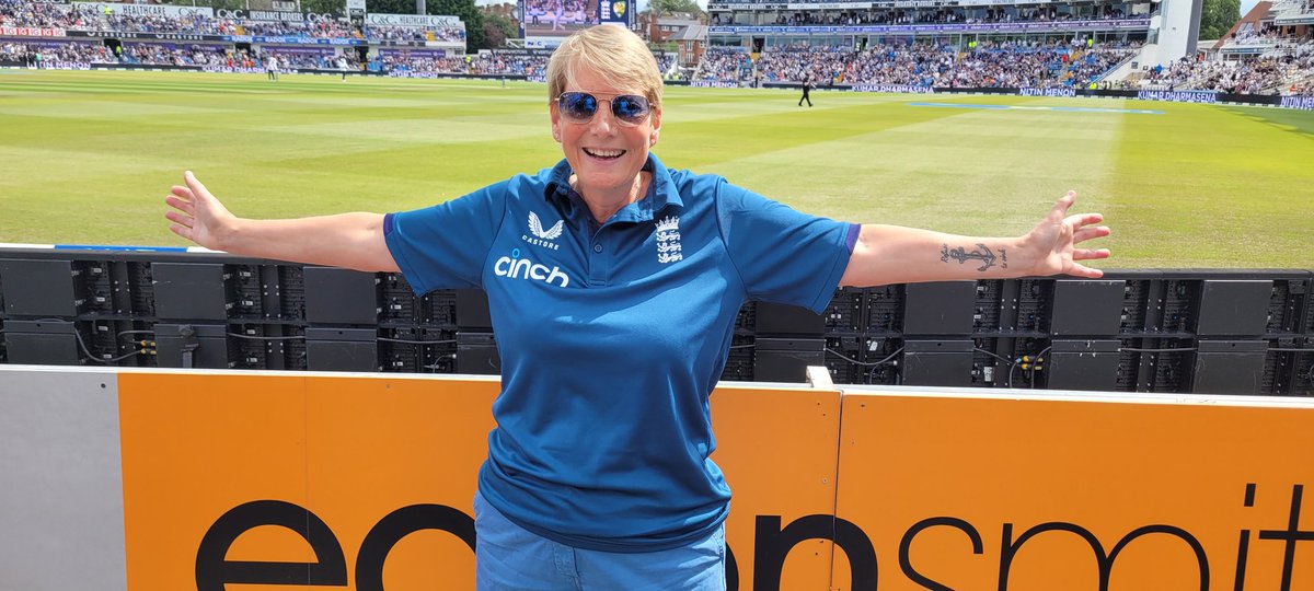 Pecka681's tweet photo. Thank you @TheBarmyArmy @englandcricket #Headingley 
My first time here and it didn't disappoint! https://t.co/pOt8YErQCp