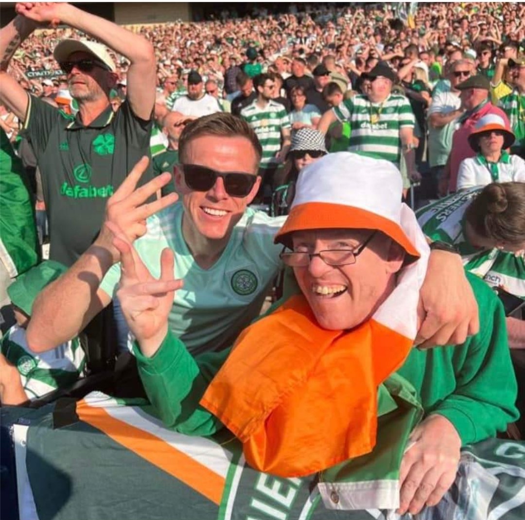 A great bhoy who was surrounded by great people will be laid to rest today.
He'll be missed by many, may he rest in eternal peace.
HH 7-1 🙏😪💚🍀x
