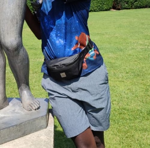 Twitteren mirariaren zain!
Bart,Interrailetik bueltan, poltsa hori faltan bota du semeak Hendaian, Bilborako autobusera igo baino lehen.
Telefonoa, txartelak, dokumentazioa... bideratuta...  baina bidaiaren bizipenak jasotzen duen koadernoa berreskuratuko balu, pozaren!!