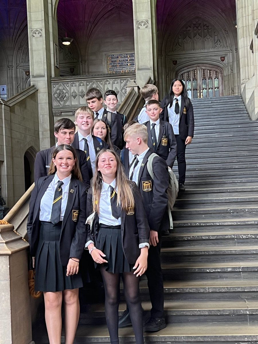 heles_excell's tweet photo. Lots of memories made on our tour of Bristol university https://t.co/2vJmifrViI