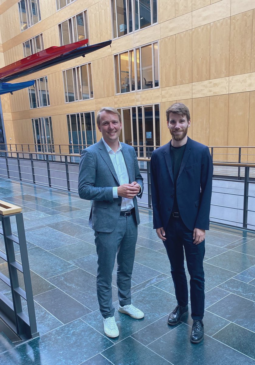 Kurz vor der parlamentarischen Sommerpause haben wir mit <a href="/JN_Gesenhues/">Jan-Niclas Gesenhues</a> von <a href="/Die_Gruenen/">BÜNDNIS 90/DIE GRÜNEN</a> über die Praktiken, Möglichkeiten und Herausforderungen der #Kreislaufwirtschaft im Holzfensterbau gesprochen. Vielen Dank für den guten Austausch!