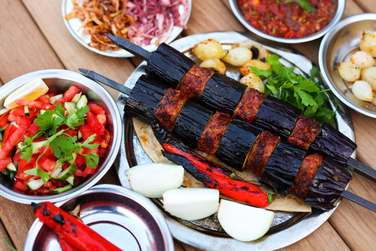 Tam zamanı, mevsiminde taze patlıcanlardan nefis "Patlıcan Kebabı"