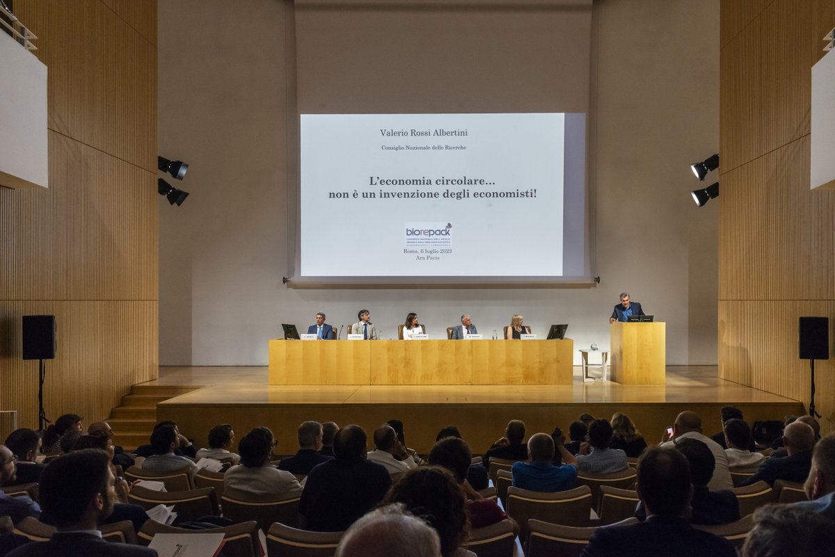Consorzio Biorepack (@biorepack_cons) on Twitter photo IX Rapporto sulla filiera italiana delle bioplastiche compostabili, con Assobioplastiche e <a href="/ConsorzioCIC/">Consorzio CIC</a>:
✅impatto positivo sul sistema Paese, sia dal punto di vista industriale che ambientale
❎ma servono più controlli e leggi che tutelino la filiera
➡️biorepack.org/comunicazione/… IX Rapporto sulla filiera italiana delle bioplastiche compostabili, con Assobioplastiche e <a href="/ConsorzioCIC/">Consorzio CIC</a>:
✅impatto positivo sul sistema Paese, sia dal punto di vista industriale che ambientale
❎ma servono più controlli e leggi che tutelino la filiera
➡️biorepack.org/comunicazione/…