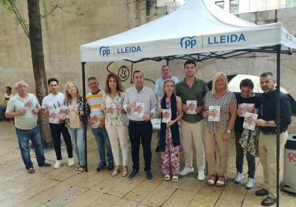 LleidaAmbFeijoo's tweet photo. INICI DE LA CAMPANYA ELECTORAL
#ÉsElMoment #LleidaAmbDante #LleidaAmbFeijoo 💙
Carpa informativa del PP Lleida, previa al inicio de campaña de las elecciones generales.
@xavipalaulleida @nngglleida @rogermele
#pplleida #lleida #partitpopular #lleidaimplicada #pp #23J https://t.co/p7M1Um8yxP