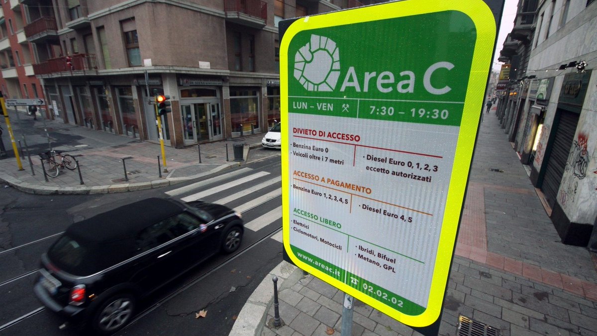 #Milano, #Sala prepara la stangata sul ticket di #AreaC (da 5 a 7,50 euro, da pagare anche nei weekend) e sulla #sosta a pagamento --> bit.ly/3pEoUv0 #parcheggi #auto