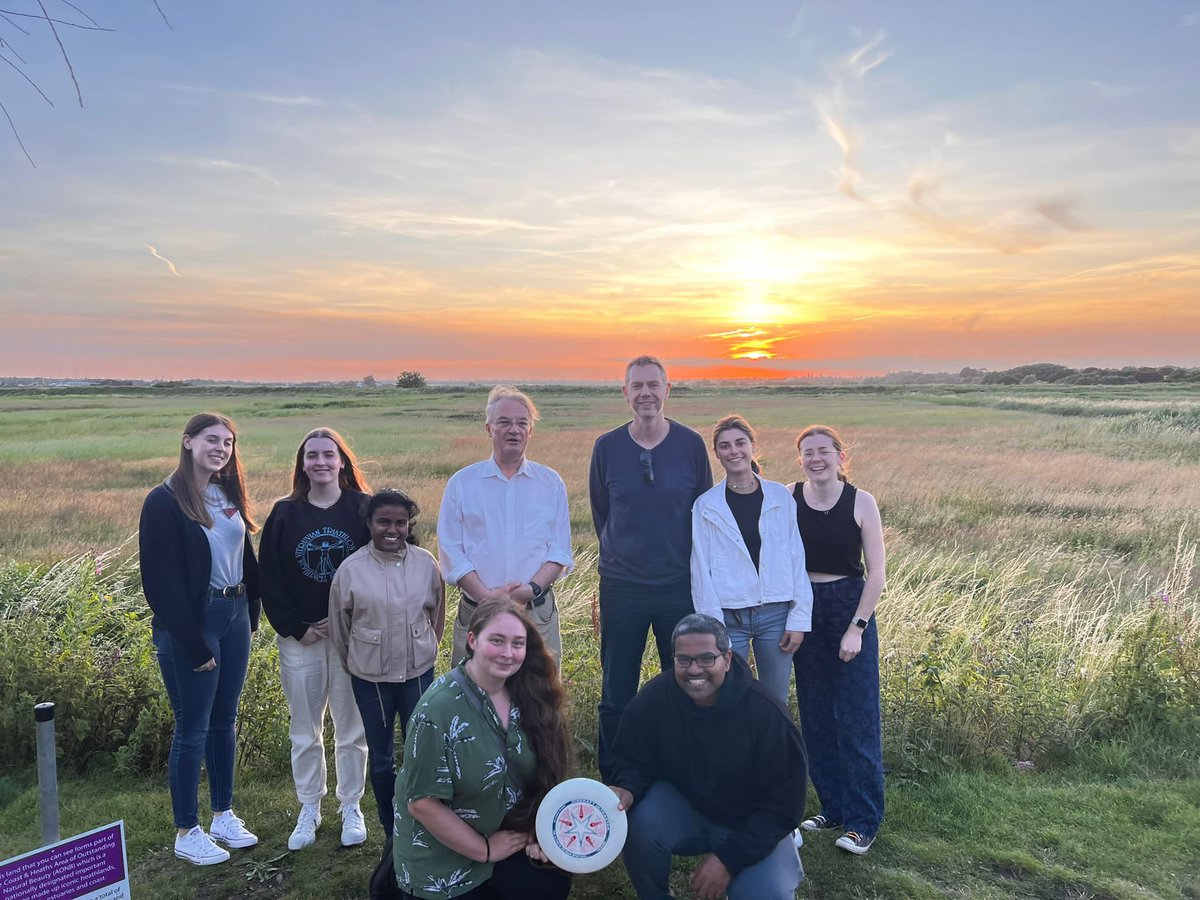 <a href="/MMBDTP/">Microbes, Microbiomes and Bioinformatics DTP</a> students enjoying #sunsetvibes on annual retreat in Southwold <a href="/EH_Hayles/">Eleanor Hayles</a> <a href="/g_alabone/">Georgi Alabone</a> <a href="/LizziCoy/">Lizzi Coy</a>