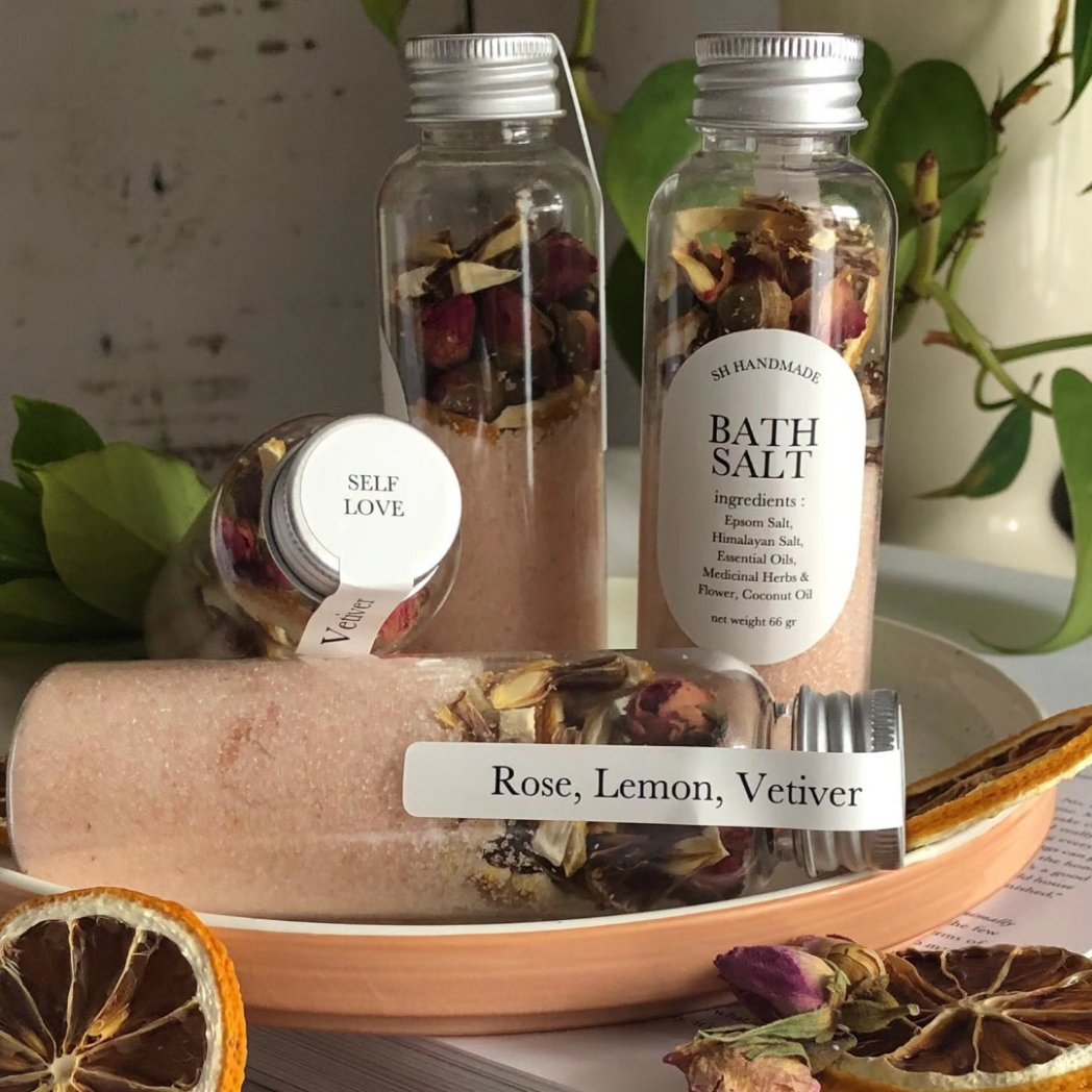 DeniAgah's tweet image. Bath Salt kami mengandung mineral dan nutrisi esensial yg akan merawat kulit anda dgn lembut.

Segera miliki Bath Salt ini dan jangan sampai kehabisan stocknya karena Bath Salt kami limited stock

Harga bisa DM langsung 

#bathsalt #aromatherapy #aromatherapybathsalt #relaxation