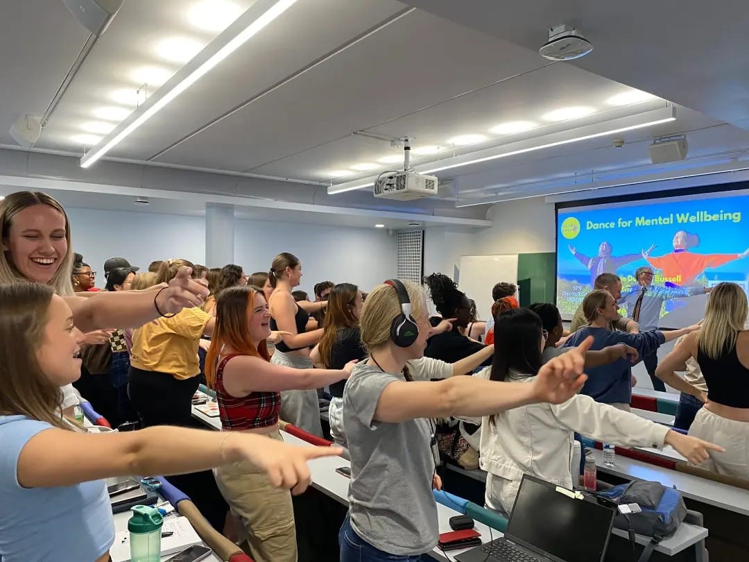 A fabulous session by <a href="/DrPeterLovatt/">Peter Lovatt</a> &amp; <a href="/LindseyLovatt/">Lindsey Lovatt</a> to Yr2 BSc Occupational Therapy &amp; Physiotherapy students <a href="/uniofeastanglia/">UEA</a> @UEA_Health on research &amp; application of movement through dance &amp; impact on wellbeing, including overview of Move-Assure co-founded with <a href="/DarceyOfficial/">Darcey Bussell</a>