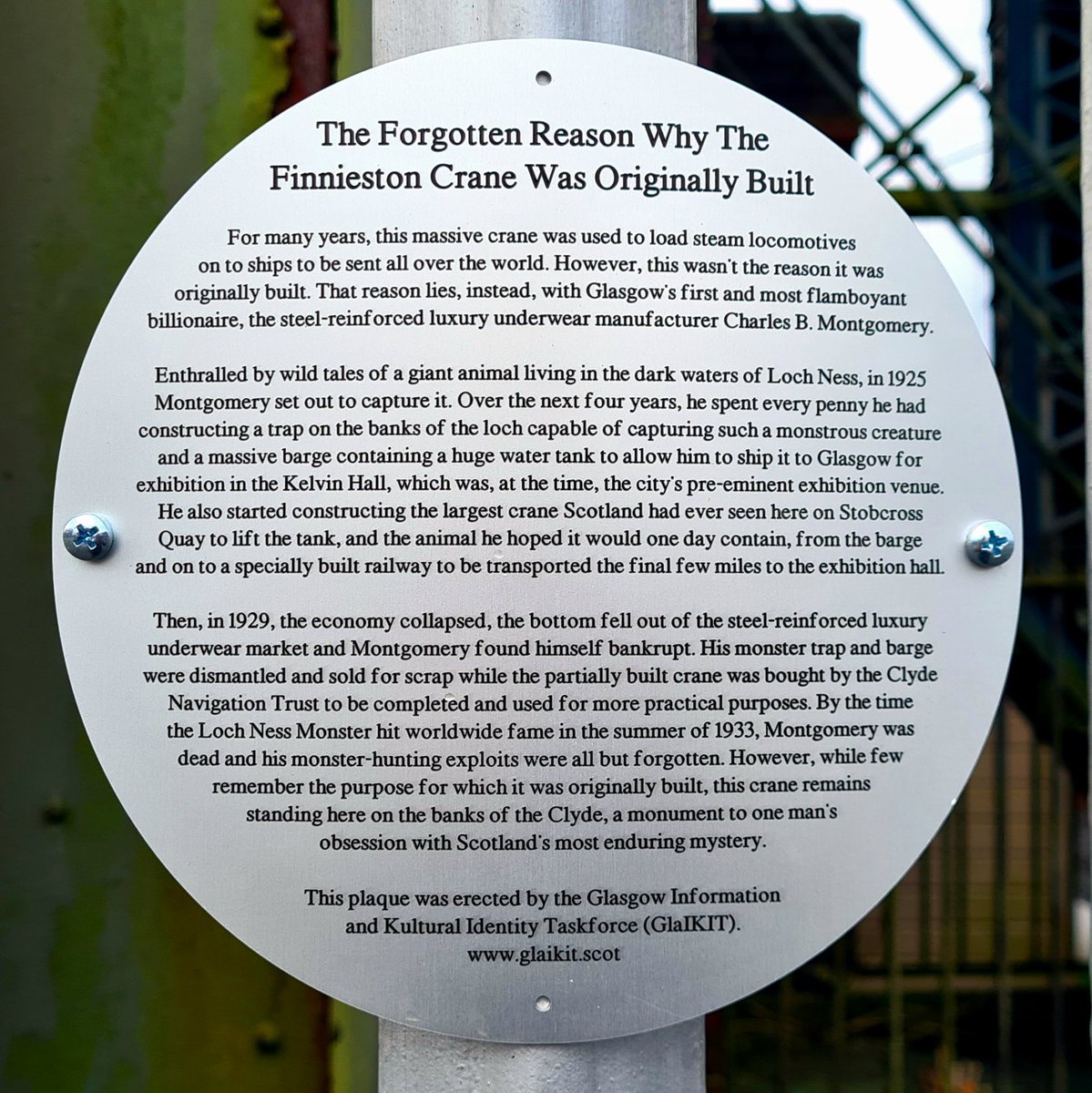 Glaikit_Scot's tweet photo. The story presented in our newest plaque took quite a bit of research to uncovered. It about Glasgow's most flamboyant billionaire and the forgotten reason why his built the Finnieston Crane.
#glasgow #glaikit #humour #streetart #glasgowhunour #glasgowstreetart #finniestoncrane https://t.co/X8X5OwAHlh