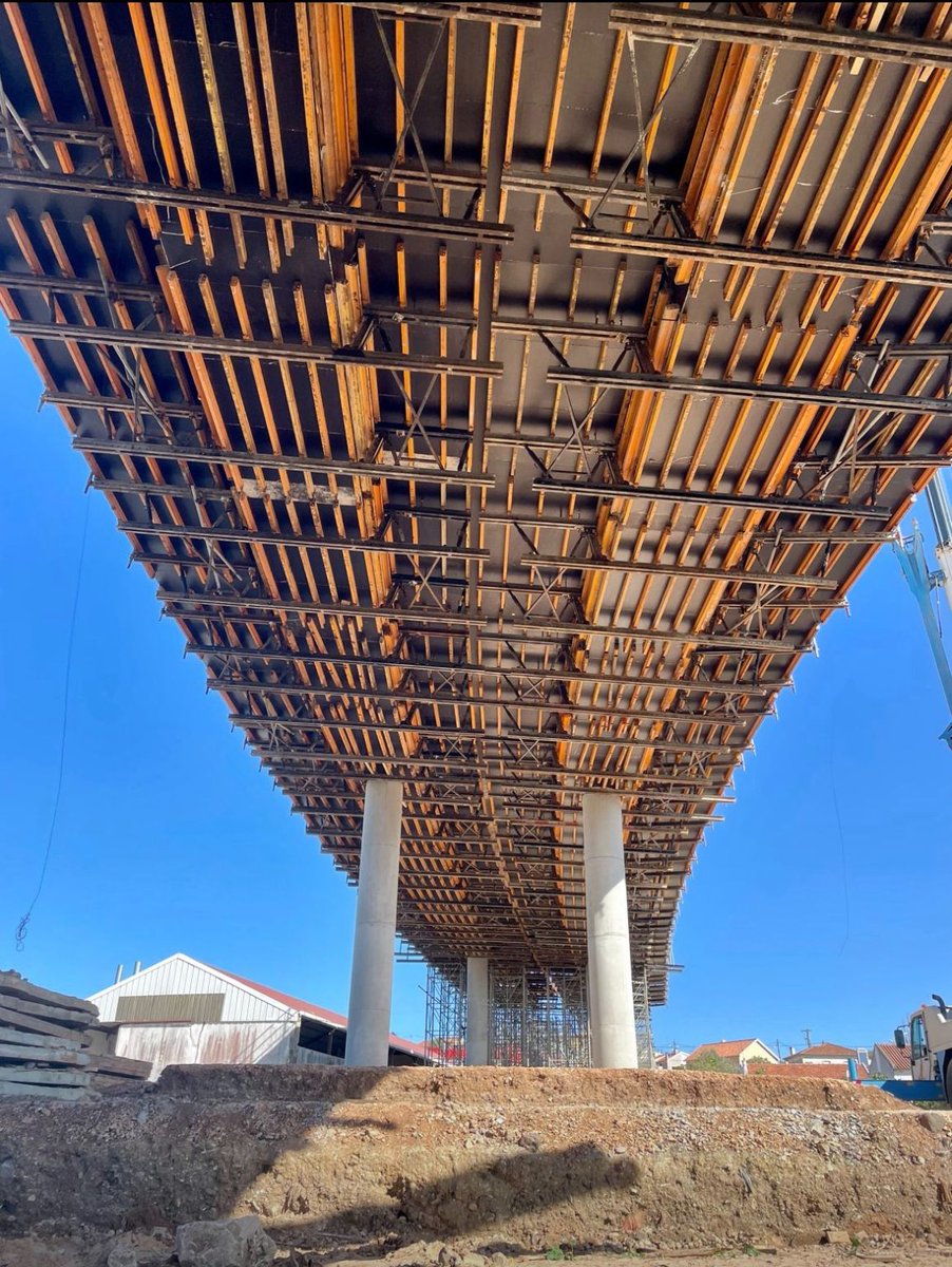 ConstruccionFcc's tweet photo. Seguimos conectando Portugal a través de las líneas ferroviarias que estamos desarrollando en el país como por ejemplo la Liena Oeste
.
#fccco #Portugal #infraestructuras #ferroviarias https://t.co/O02EOEdWyc