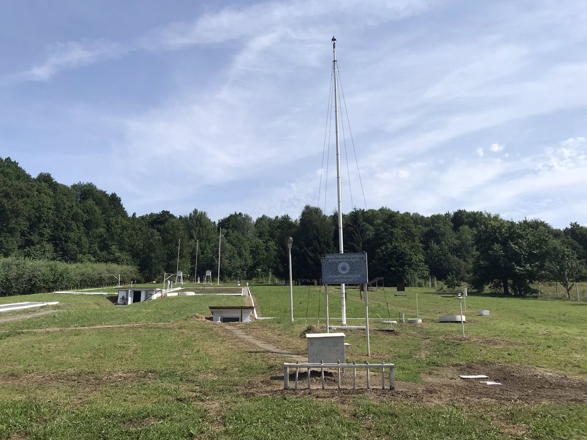 AIC_Climat's tweet photo. 📍 excursion scientifique du 36eme colloque #AIC_Bucarest_2023 : visite station évaporimétrique (1970) &amp; bassins versants expérimentaux 
📌Voinesti, Dambovita, 680m 🇷🇴
https://t.co/Lhp5nG04il &amp; https://t.co/0yKoqcBLxy
🙏 Florentina MINCA, Viorel CHENDES &amp; Gianina NECLAU 
🤩👍 https://t.co/066Tn4VmEc