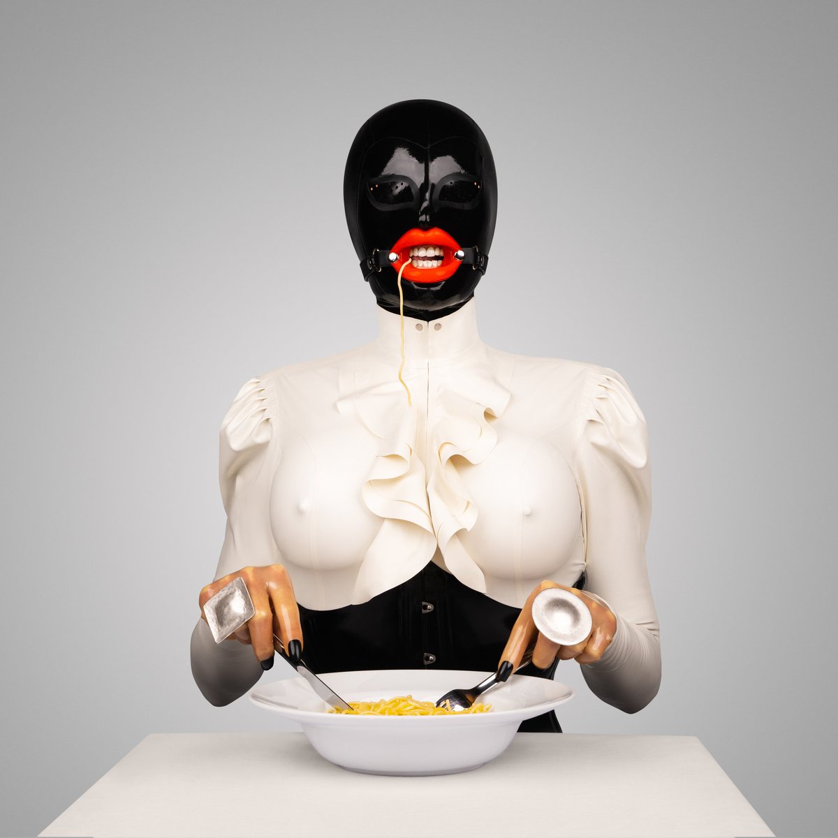 ChrissieSeams's tweet photo. Lunchtime!
#vincevoltage #heavyrubber #rubberhood #news #alternativeart #latexphotography #rubbergirl #blacklatex #rubber #latex #latexfetish #latexgag #gummi #bizarrepictures #rubberlife #rubberaddiction #alternativelifestyle #fetish #rubberrestriction https://t.co/GNBNguVFjF