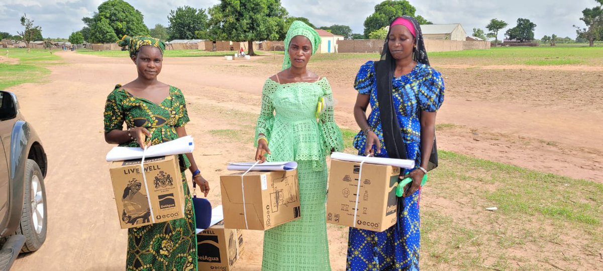 DelAgua_Gambia's tweet photo. Distributions of #ImprovedCookstoves currently happening in Sami, Niani & Nianija districts.
This program is financed by the sale of carbon credits; this is how you can support the distribution of more stoves https://t.co/SevLqksLLW
#LiveWellGMB https://t.co/dJfojRVen8