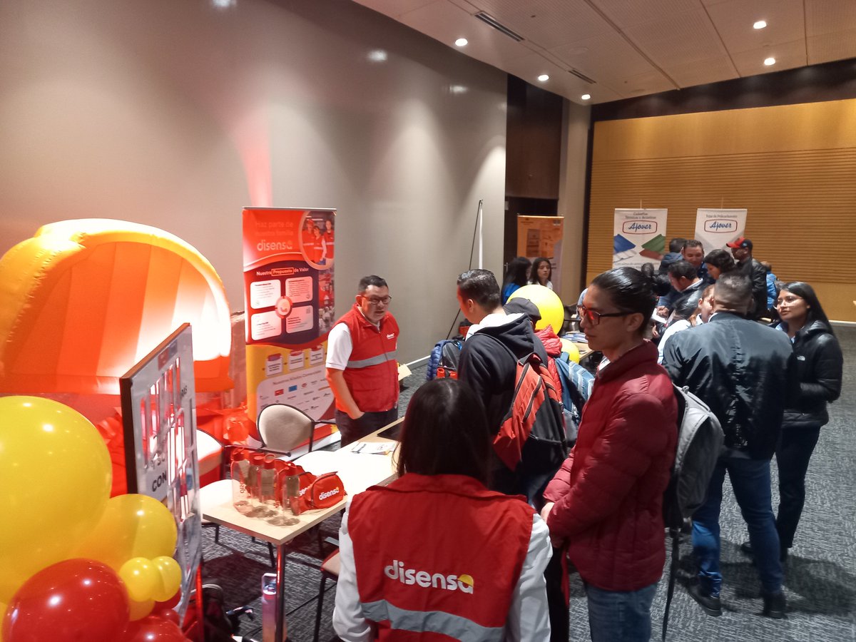 mlascarro's tweet photo. Hoy impulsando un sector esencial de la economía como son las ferreterias. En alianza de @procemco con la @camaracomerbog estamos llevando a cabo el encuentro empresarial #másferreteroquenunca https://t.co/7TIK6CGZnp