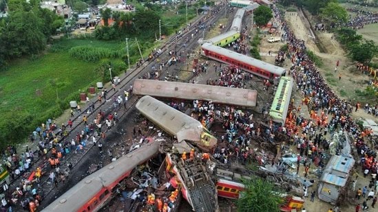 TheWarPolitics0's tweet image. #BreakingNews  - CBI arrests 3 people - Arun Kumar, Mohammad Amir &amp;amp; Pappu Kumar whose inaction led to Balasore train accident.

#balasore #TrainFire #TrainAccident @ak_glg06 #IndianRailways #Ashes2023 @AshleyMolly123