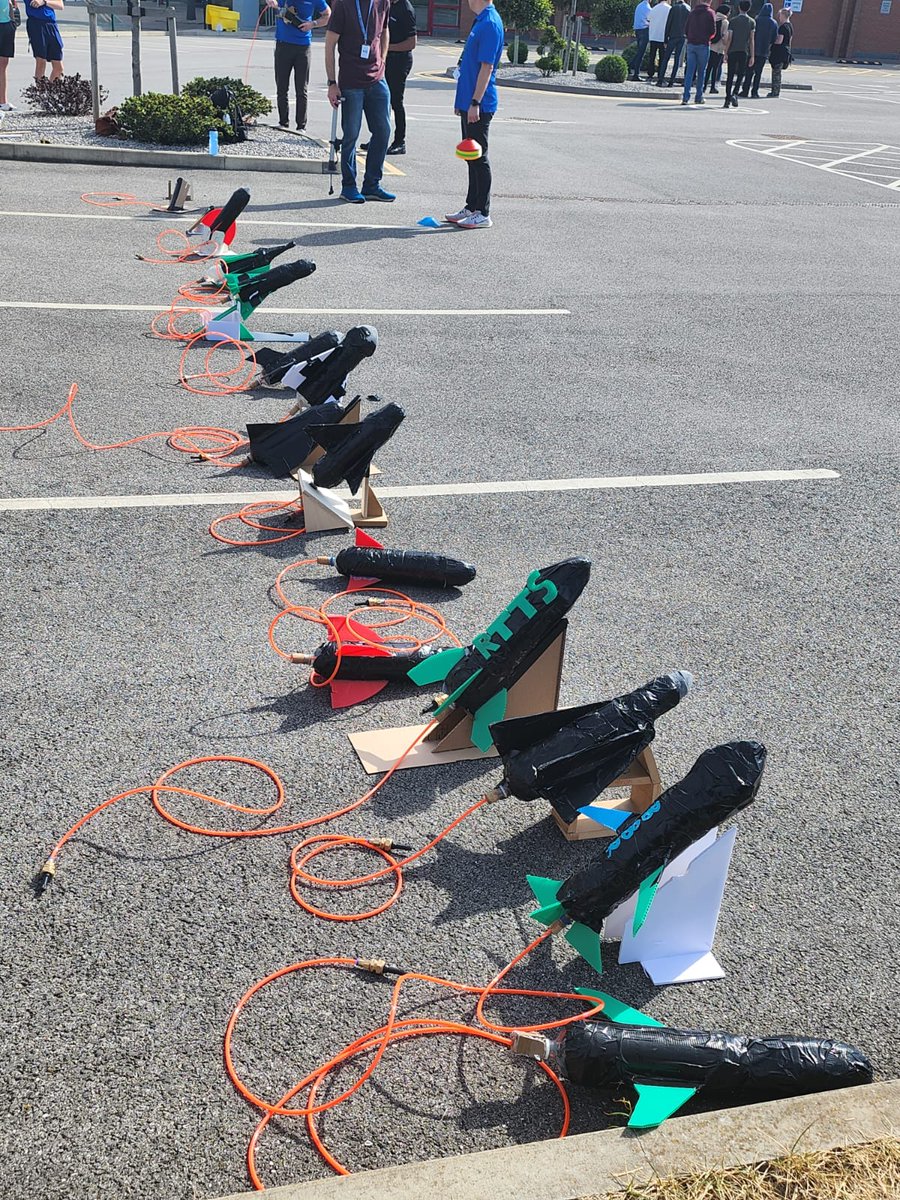 UTCLeeds's tweet photo. After spending the week building rockets, today, our YR10 students went to @onesubsea to launch them and see who could get the furthest. Watch this space for a quick video.
Our winning team reached an impressive 44 meters! ๐
#RocketLaunchers #YR10 #ThinkUTC https://t.co/nXtlWGwtL8