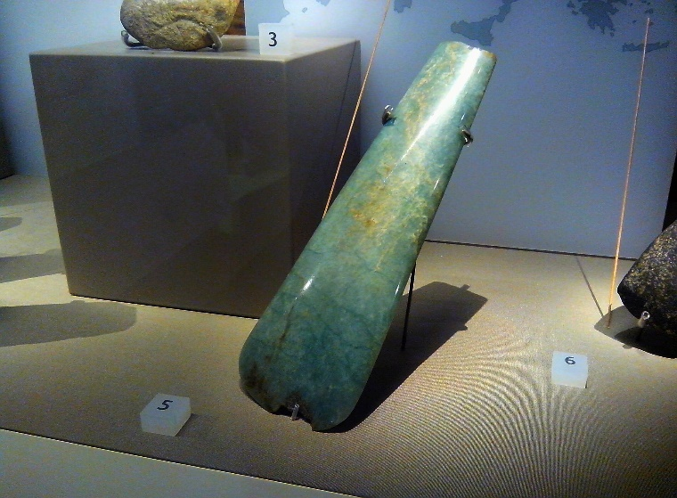WiltshireMuseum's tweet photo. #DigitalTakeoverDay - my name is Luke and I visited the Museum on my work experience.
During this, I explored all the fascinating objects that the museum has to offer. One item in particular caught my attention, a beautifully polished jadeite axe in the prehistoric gallery. (1/3) https://t.co/97GAniJIsB