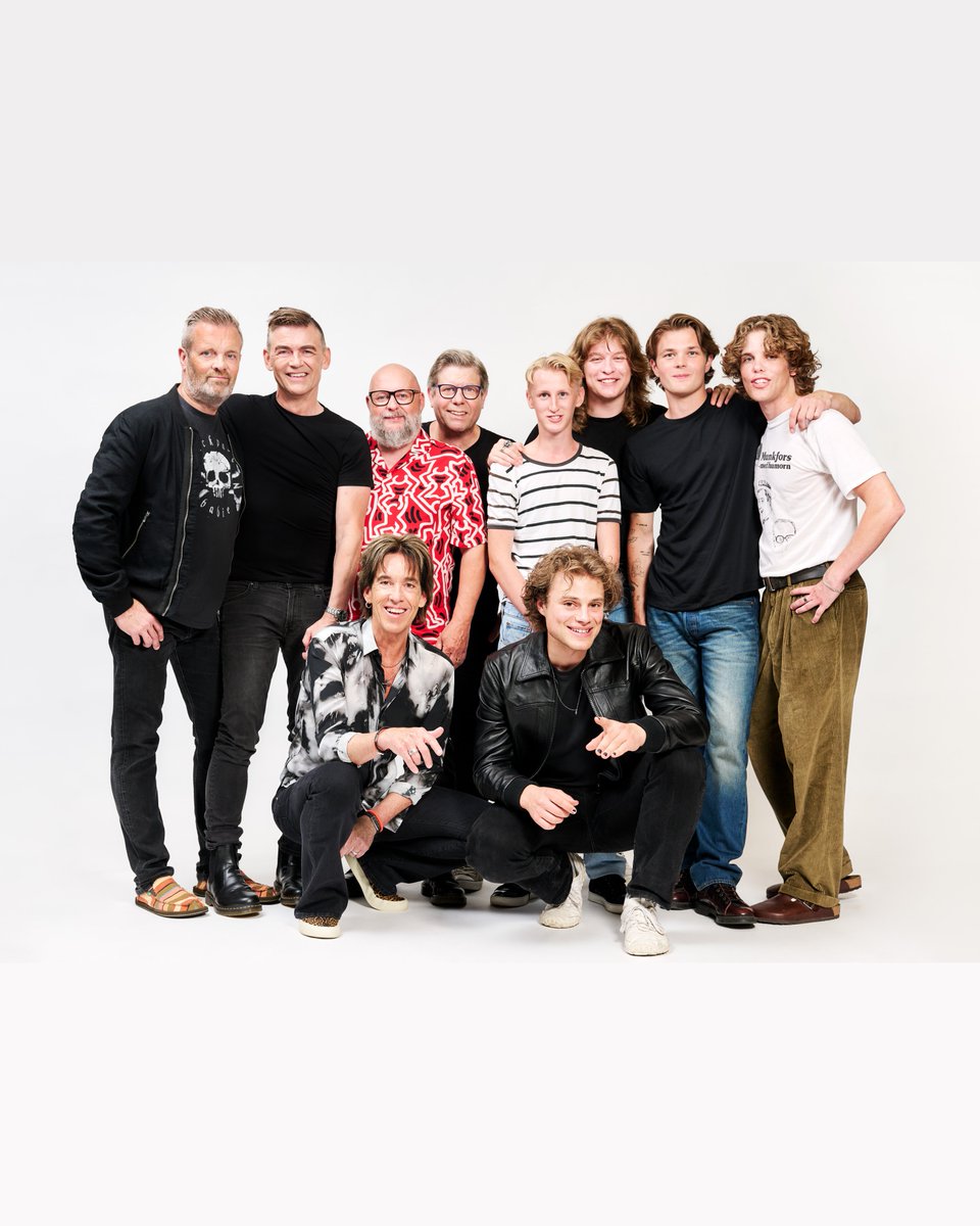 Mitt i övandet för turnén kan vi stolt presentera bandet i filmen om Gyllene Tider!
Filmen kommer ut på bio nästa sommar ☀️