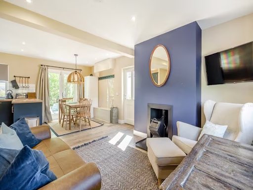 Burns_Ellisland's tweet photo. A sneak peak at Auld Acquaintance Cottage. The first holiday accommodation in one of Robert Burns’s homes. Now available to book - all proceeds support our heritage charity. Book here https://t.co/9lRKEV6rPo https://t.co/0WJlRqQPmS