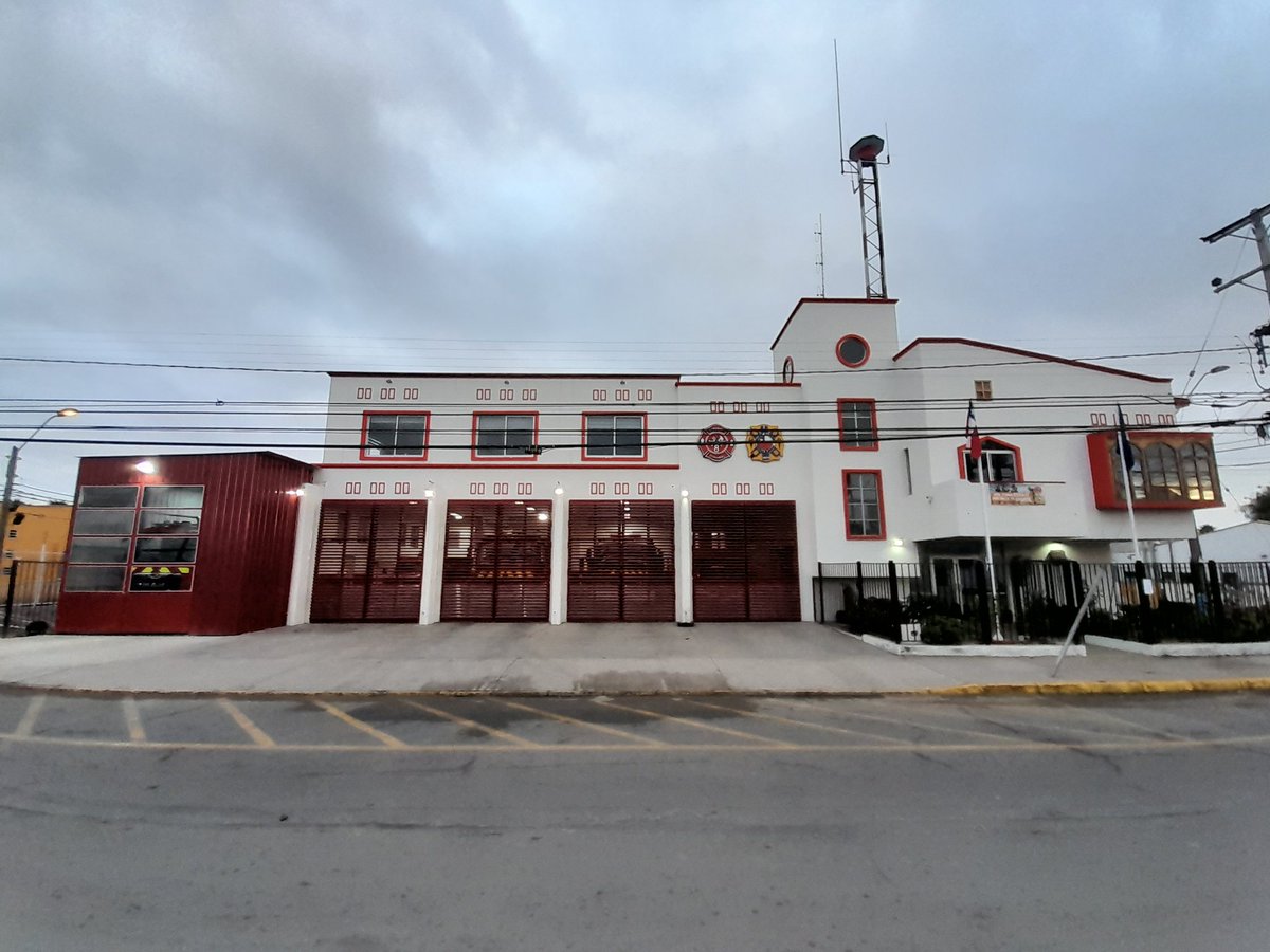 DiegoOuellet's tweet image. Hermoso nuestro cuartel!! 
Ya con todas nuestras unidades, incluyendo el recien llegado BT8, en casa!
Buen viernes a todos!!
#bomberos #bomberosdechile #Octava #coquimbo #Chile