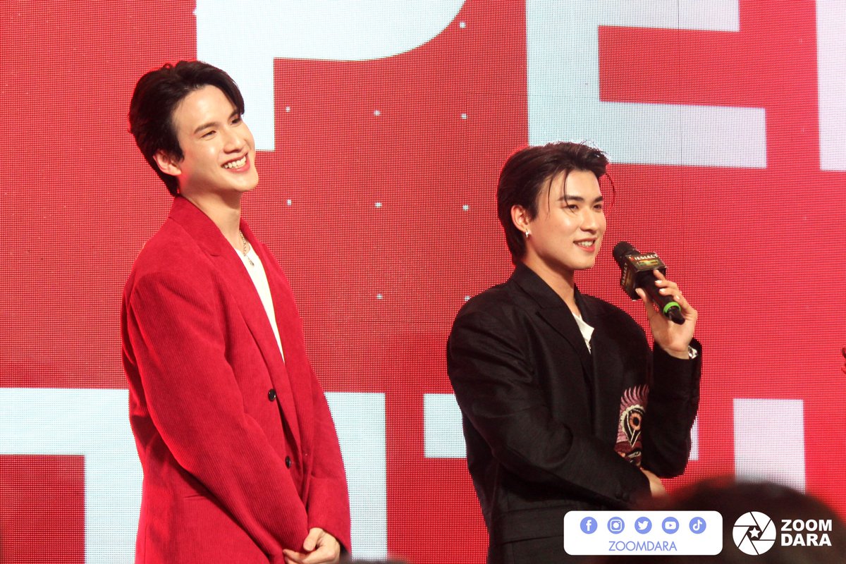 zoomdara_online's tweet photo. ความน่ารักและความสดใสของ 2 หนุ่ม “พี-ไตเติ้ล” ☺️
#KieslectXPeeTitle
#พีไตเติ้ล #PPeerawich #TitleTNT
#KIESLECT #Selectyourstyle #Callingwatch #Smartwatch #LadyCallingWatch
#KIESLECTThailand #ExpressYourLifeOnYourWrist
#zoomdara https://t.co/dVcSzhvWBR