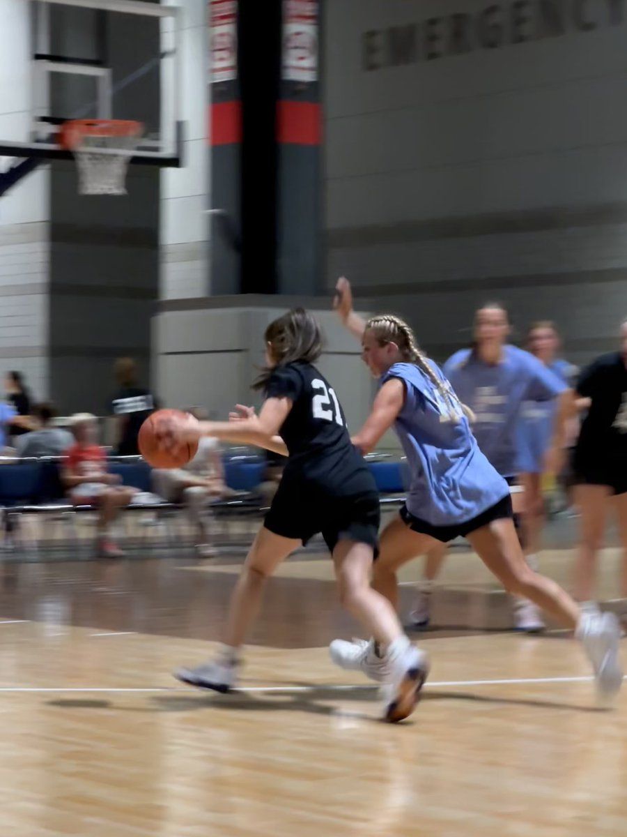 landis_lkwa's tweet photo. Kicked off the TOC playing in the Jr. All Stars All American Showcase. Great experience to play with other girls from around the country! #jrallstars #usjnpremier #niketoc @Coach7217 @MNDiamondElite1 https://t.co/08BA6g4dyP