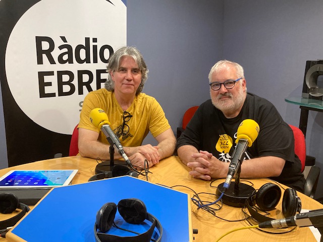 POSTALS DE RÀDIO. Secció de fotografia amb Rafa Ricote, avui parlem amb el fotògraf Santi Martorell.
go.ivoox.com/rf/111959547