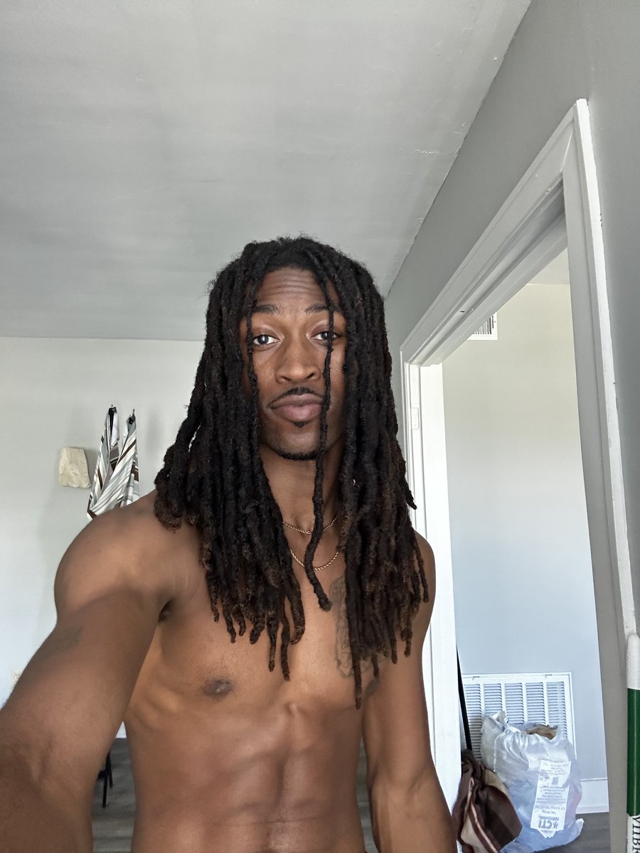 HimEcoFriendly's tweet photo. S/o to 7years of hair growth ☀️ https://t.co/gxBqC49RrH