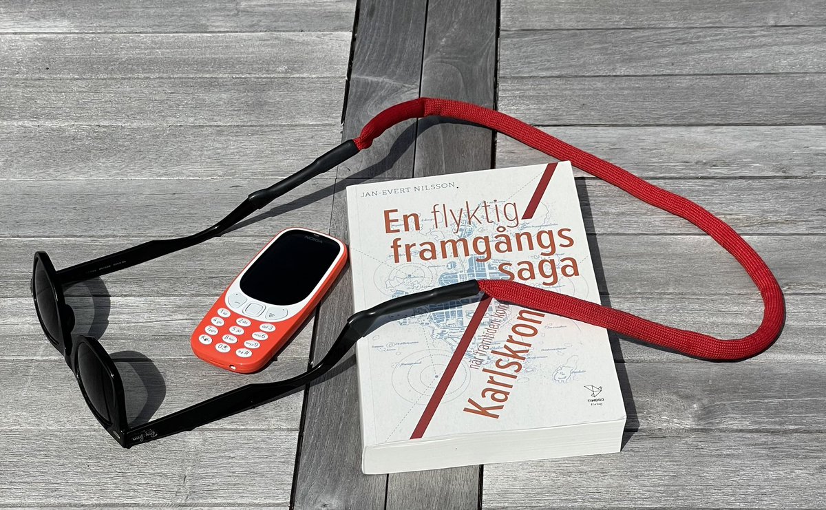 Nu är det semester. Uppkoppling, kalender och lokalmedia byts mot avkoppling, poddar och böcker 📚 Först ut är Jan-Evert Nilsson <a href="/timbroforlag/">Timbro förlag</a> om Telecom City i #Karlskrona 
#Hasslö #Skärgård