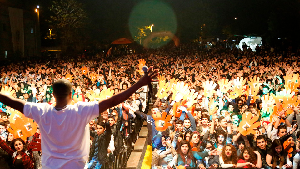 BirGun_Gazetesi's tweet photo. TÜGVA ve birçok gerici yapıdan ortak bildiri: Festivaller yasaklansın!
https://t.co/wGeiD6ng9C https://t.co/6J529dCkp7