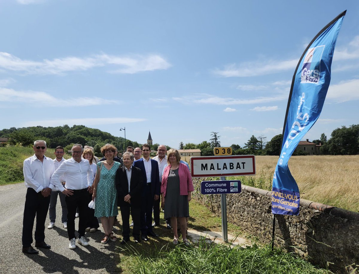 MichaelTrabbia's tweet photo. 🌐 Quel plaisir de remettre les plaques des premières communes 100% #fibre du département du #Gers !

🌾 Malabat, commune rurale de 110 habitants est entrée dans l’ère du très haut débit pour tous, tout comme Betplan, Cazaux Villecomtal, Estampes, Sembouès, Aux Aussat

👏 Bravo @GersFibre pour ce beau succès, en partenariat avec @orange @LeGers32 @Prefet32 @GersNumerique