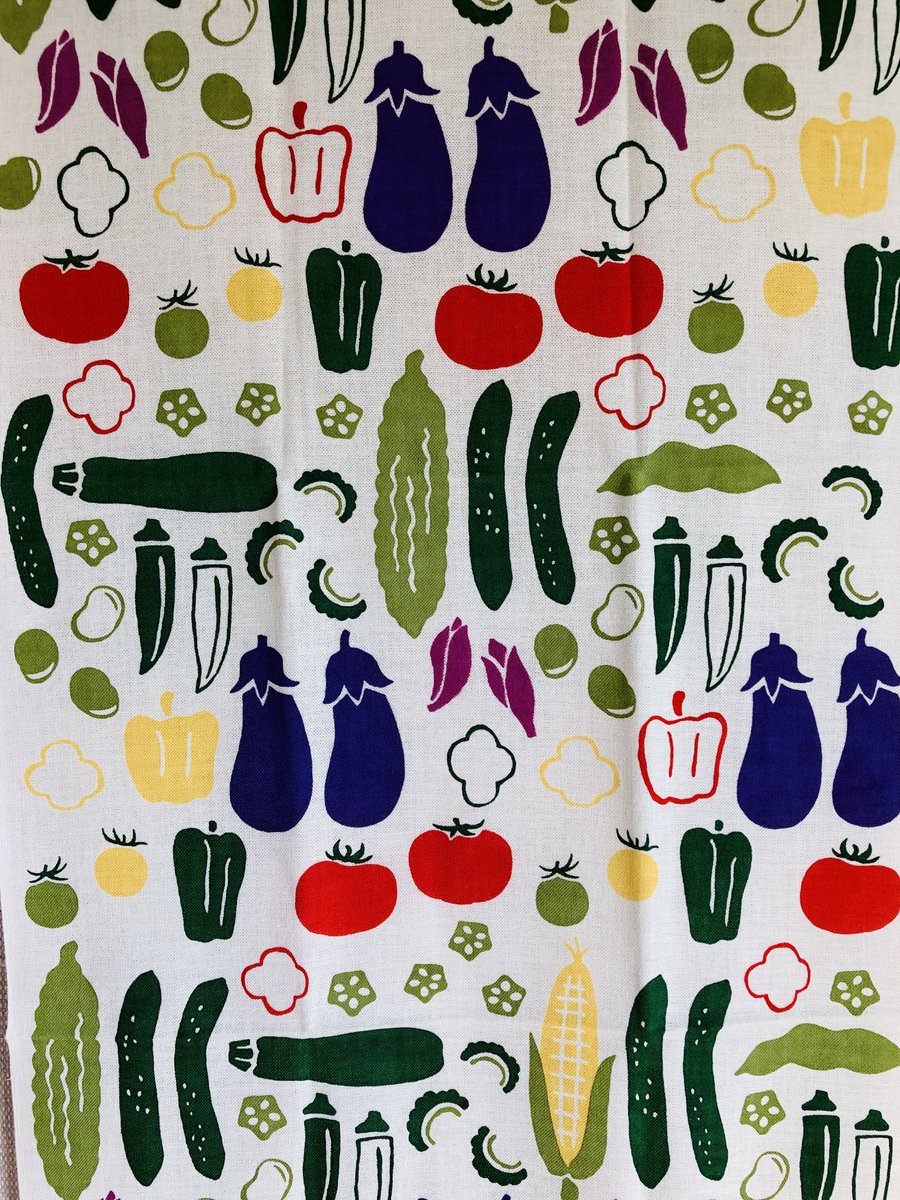 YukariSakamoto's tweet image. Japanese #summer #vegetables #tenugui cotton cloth. 

What’s your favorite? Mine is corn 🌽 with edamame a close second. #手ぬぐい #SimplyWashoku #Japan