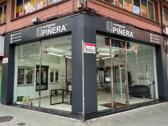 ventanaspinera's tweet photo. Nuestra #exposchulz29 ya luce completamente reformada

¿A qué esperas para venir a vernos?

Estaremos encantados de recibirte

#Ventanas #PVC #Aluminio #ARPT #CarpinteriaPVC #CarpinteriaARPT #Gijon #Asturias https://t.co/AQqXxHNZB7