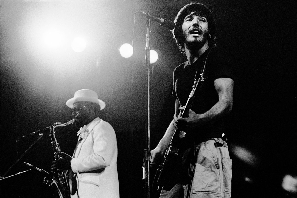 bigneon_glitter's tweet photo. @Chops_Top_Fives Friday Top 5: Bruce Springsteen songs 

5 Brilliant Disguise
4 Atlantic City
3 Tunnel Of Love
2 The Promised Land
1 Backstreets (Hammersmith Odeon, 1975)
#chopsfives #topfive #springsteen https://t.co/62l9tcK8hA