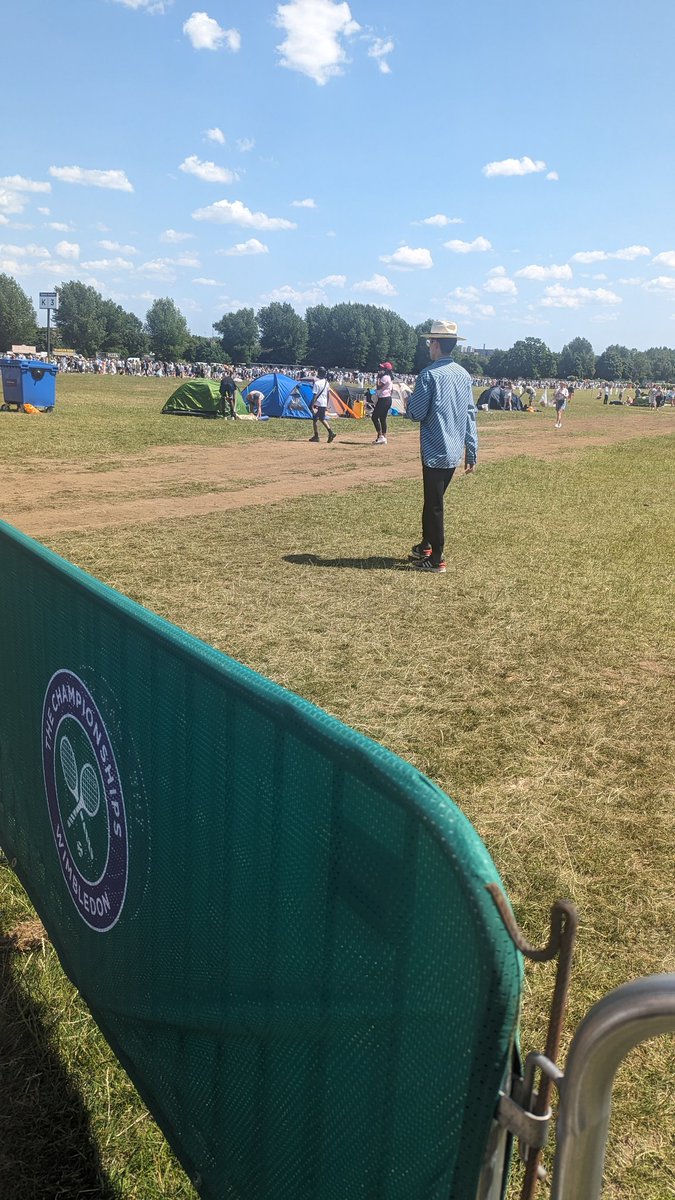 BoldInOrigin's tweet photo. @itsAli51012 Back at the entrance for the standing queue now https://t.co/LjQZRElonj