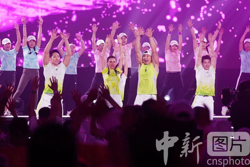 photo_cns's tweet image. Keeping Fit gets popular in China

Coach Will Liu leads fitness lovers to do aerobics together, Qingdao City, Shandong Province, May 20, 2023. (Photo by Yu Fangping/CNSPHOTO)
#KeepingFit #fitness #China